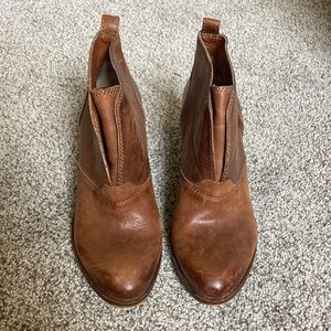 Lucky Brand brown booties size 8!